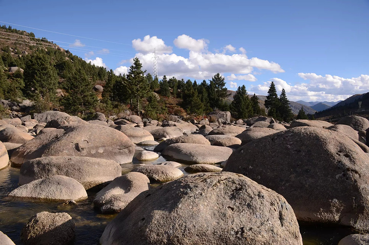 相对於丘陵地区的小夥伴永远都不知道这种荒芜的石头山会是如此迷人