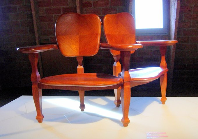 2017其实这些都是排烟管或水塔,只是高迪习惯