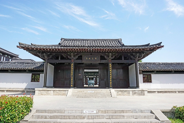 主要有古城门、项羽雕像、和以项羽为主题的4