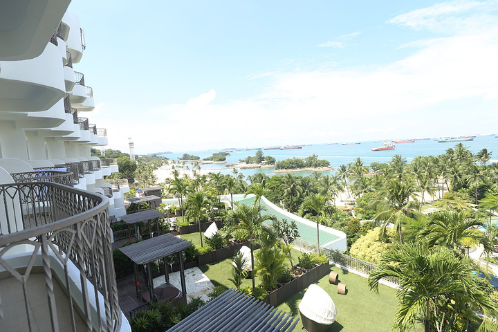 2017工作人员态度都很热情,英语不行的话他们