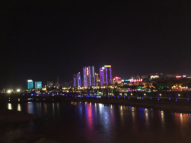 2017_江边夜市小吃街评论