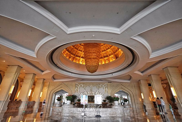 不沾酱都非常的好吃,皮脆肉香的_嬉戏谷维景国际大酒店自助餐厅&quot