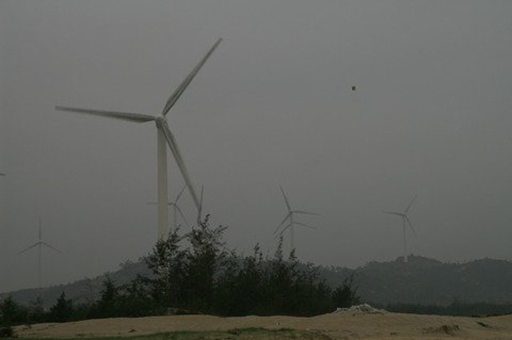 "遥望那片无人的沙滩景色非常吸引，而且当傍晚4点~在汕尾红海湾，很少的士，更多的是三轮摩托车_红海湾旅游区"的评论图片