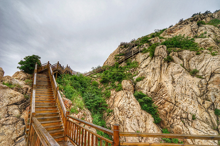 悬崖下其实并不是山脚,而是河山的半山腰_河山风景区"的评论图片