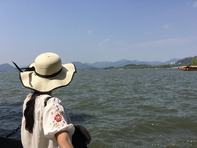 2018人也不是很少了 西湖真的好好好大大大啊