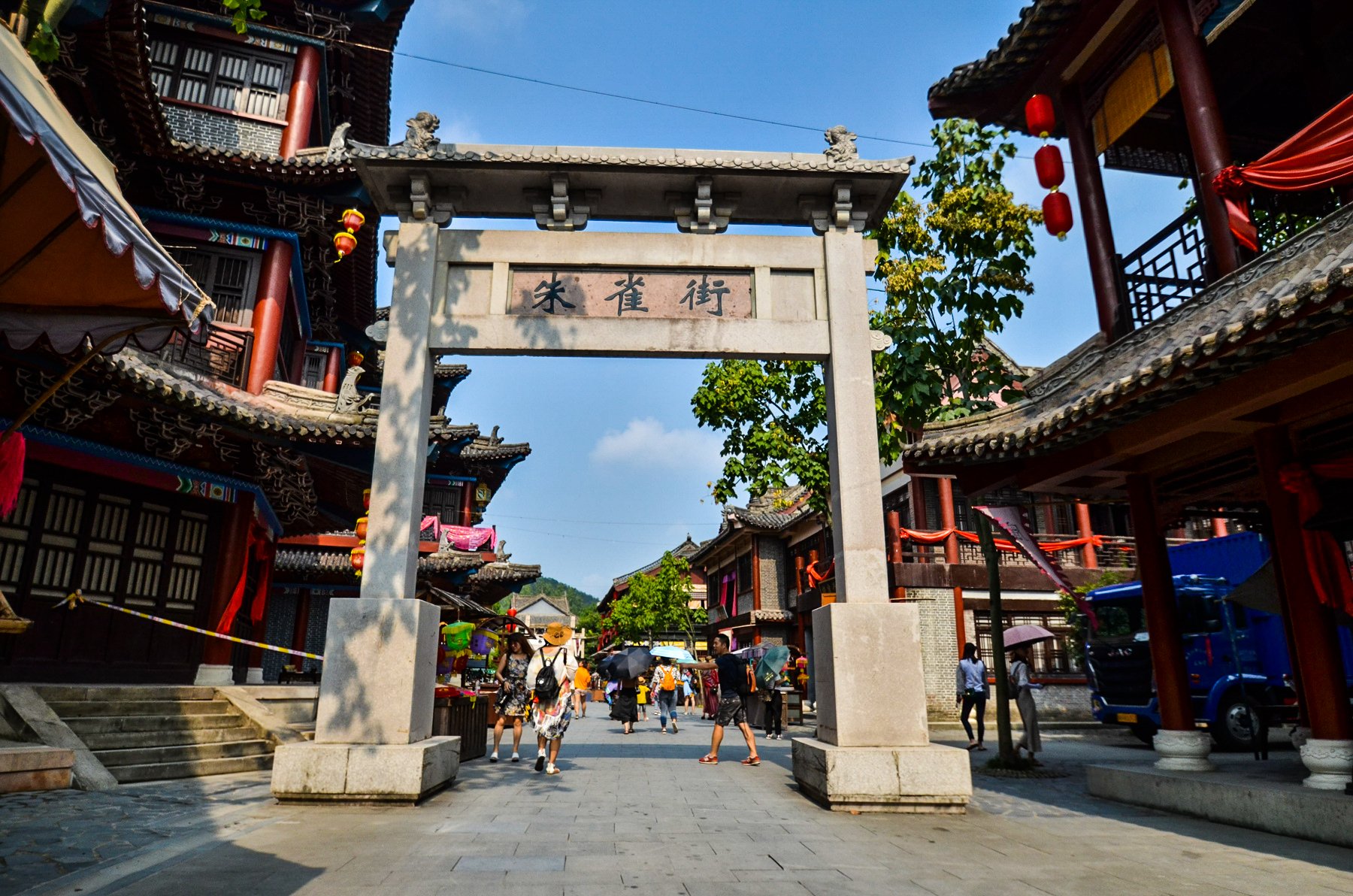 【诗画浙江系列】到浙里清凉一夏,去横店看影星