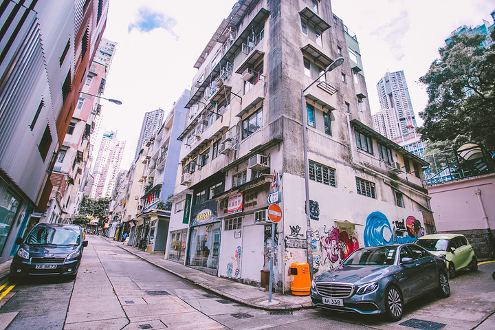 2017只知道都位于荷里活道附近,在小巷子走着