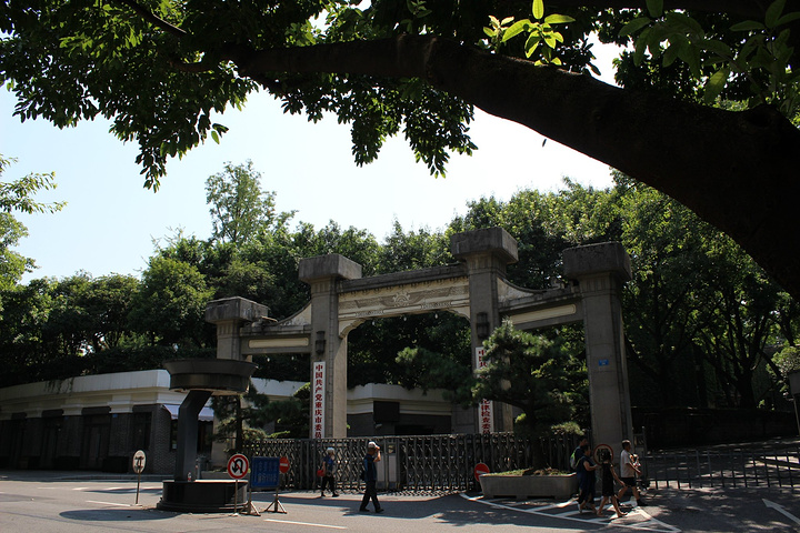 7中山四路是有红色且非常小资的路,去重庆市人