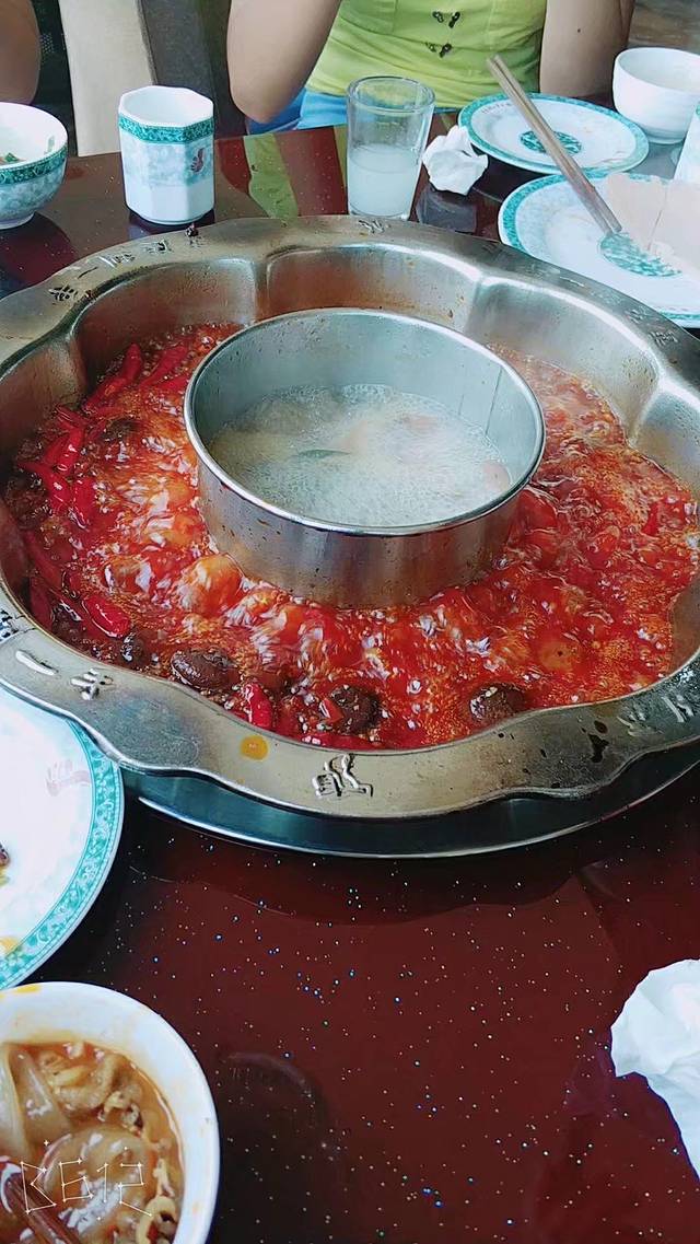 刘一手毛肚火锅城(解放碑店)