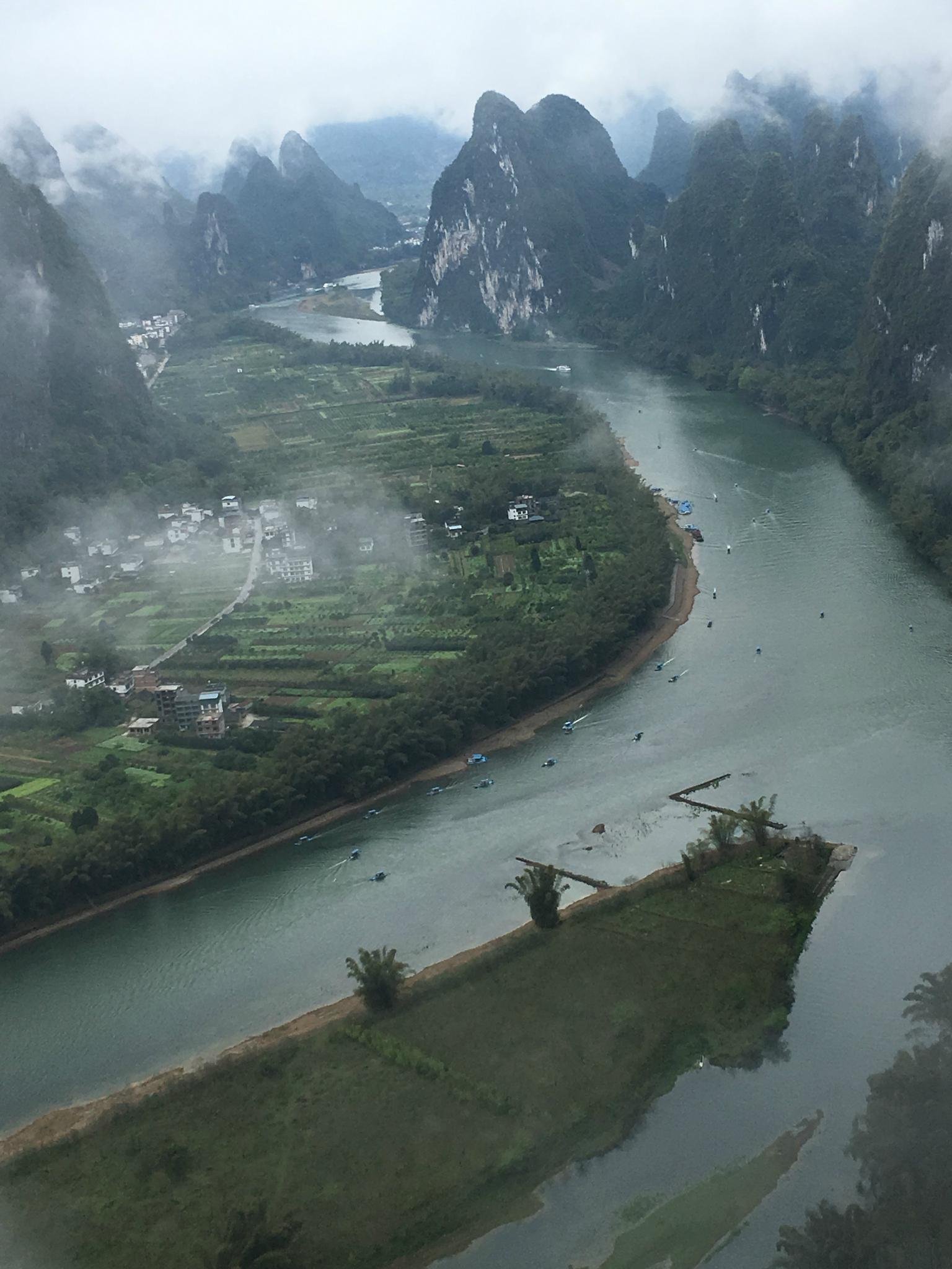 其实相公山是观赏漓江全景的最美地点.漓江第一湾,最美相公山