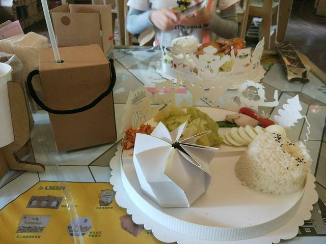 纸箱王主题餐厅