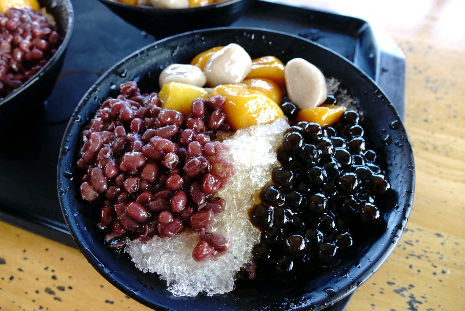 小镇游人如织,据说到了周末更是水泄不通.强烈推荐这家阿昌芋圆店.