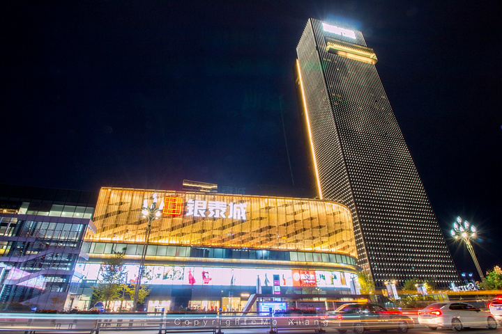 酒店旁就是宝鸡的银泰城,宝鸡