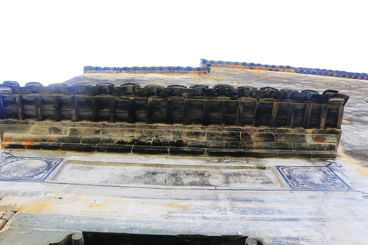 滕姓老屋特别之处是每块墙砖上都凸印着一个滕字江湾历史最早的滕家巷