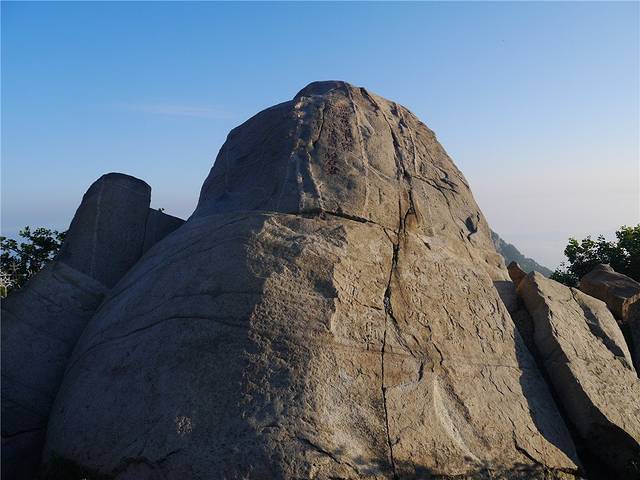 泰山风景名胜区-拱北石