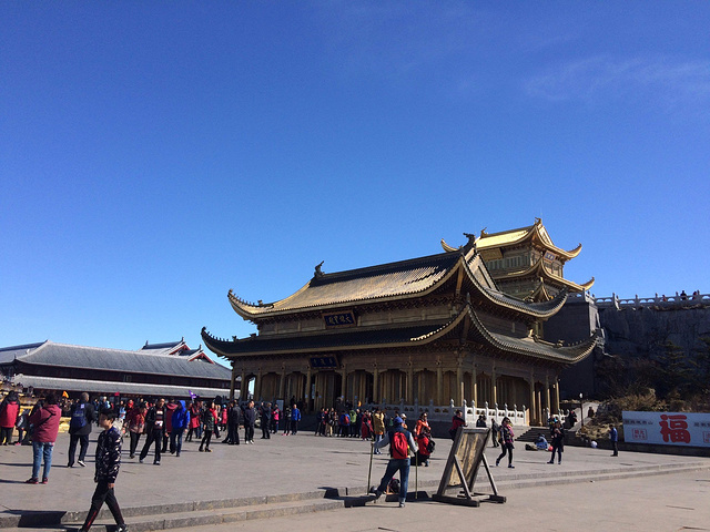 此景让我想到神雕侠侣的一首歌的歌词【问世间