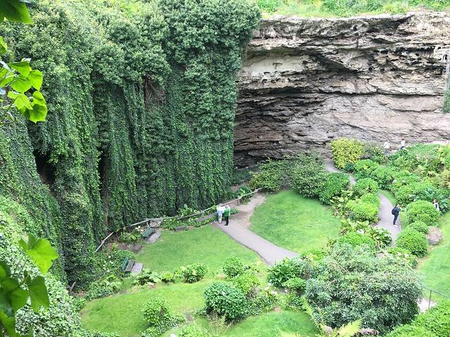 甘比尔山洞穴花园