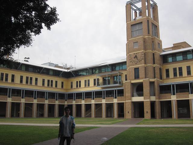 新南威尔士大学