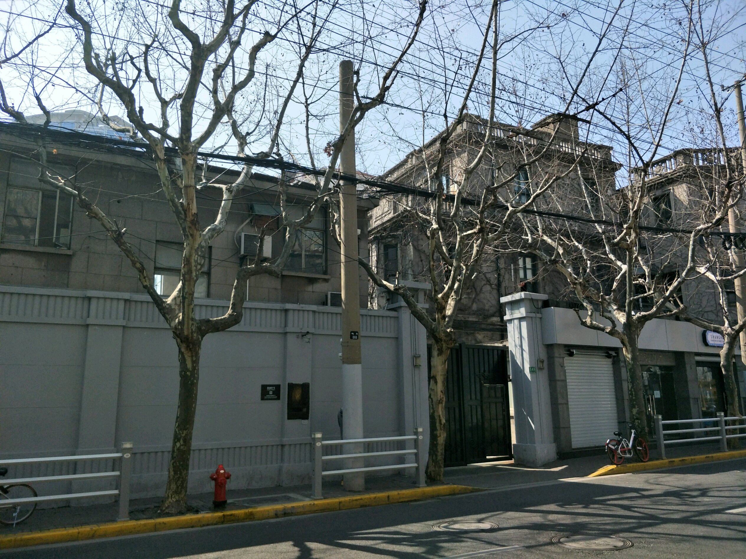 说到董家花园不得不提的就是它曾经的主人董浩云可以说这座董家花园