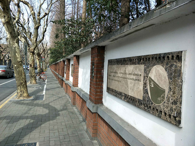 有郭沫若故居,鲁迅存书室,解放前上海总工会,曹聚仁旧居,金仲华旧居等