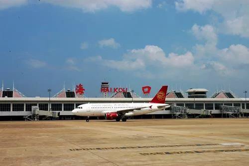 扶老携幼推满车行李的我实在没有手拿相机了95美兰机场交通很方便