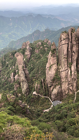 三清山是中国最美的五大峰林之一也是最美丽的花岗岩地貌游玩三清山真