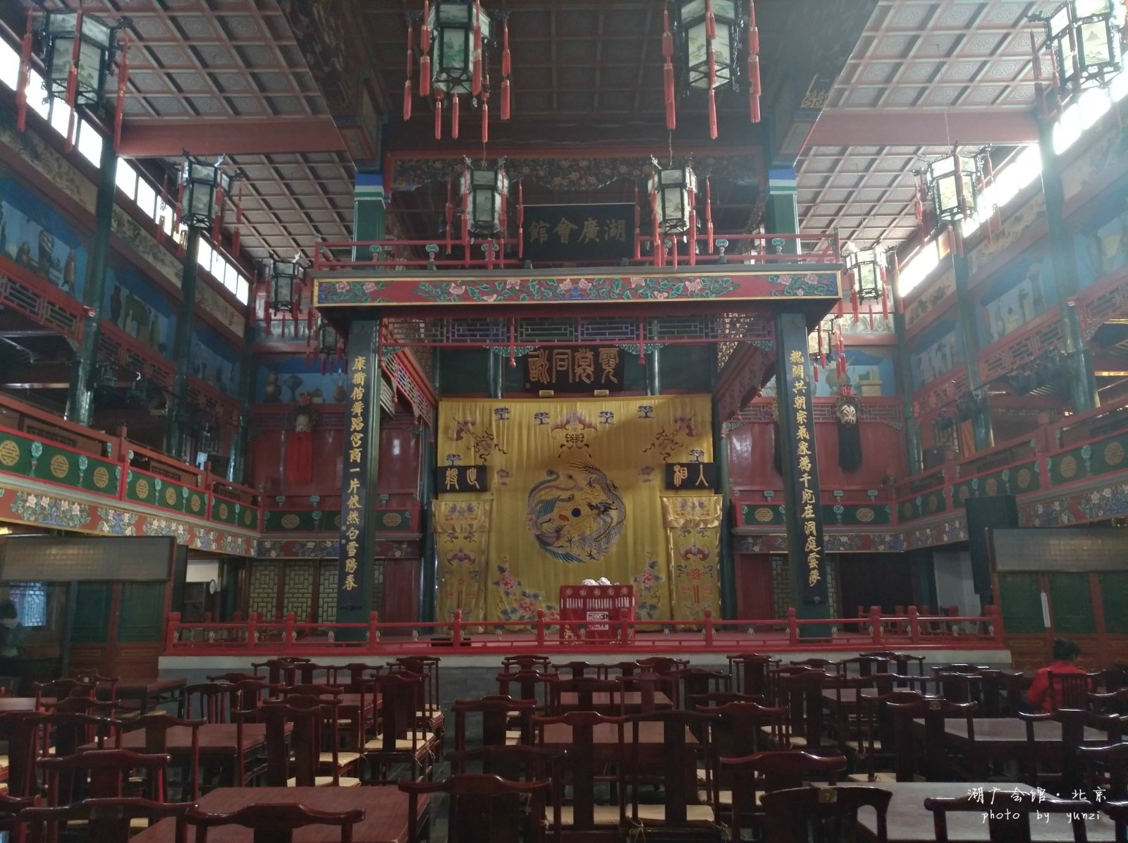 说道湖广会馆就不得不顺便提一下附近的两个餐厅上边两张照片就是博物