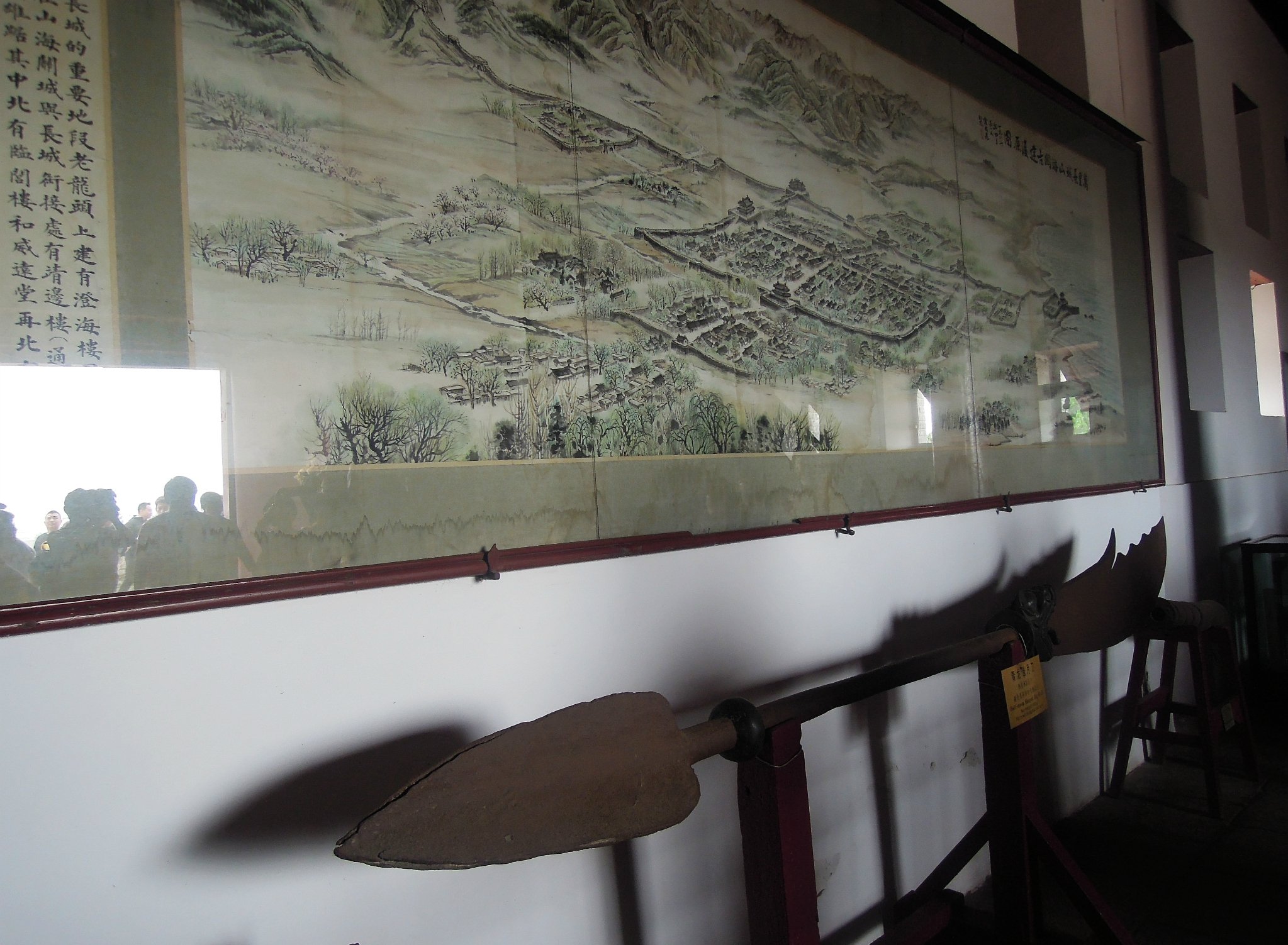 "山海关古建复原图"弥足珍贵城墙下面的房屋,有人在居住.