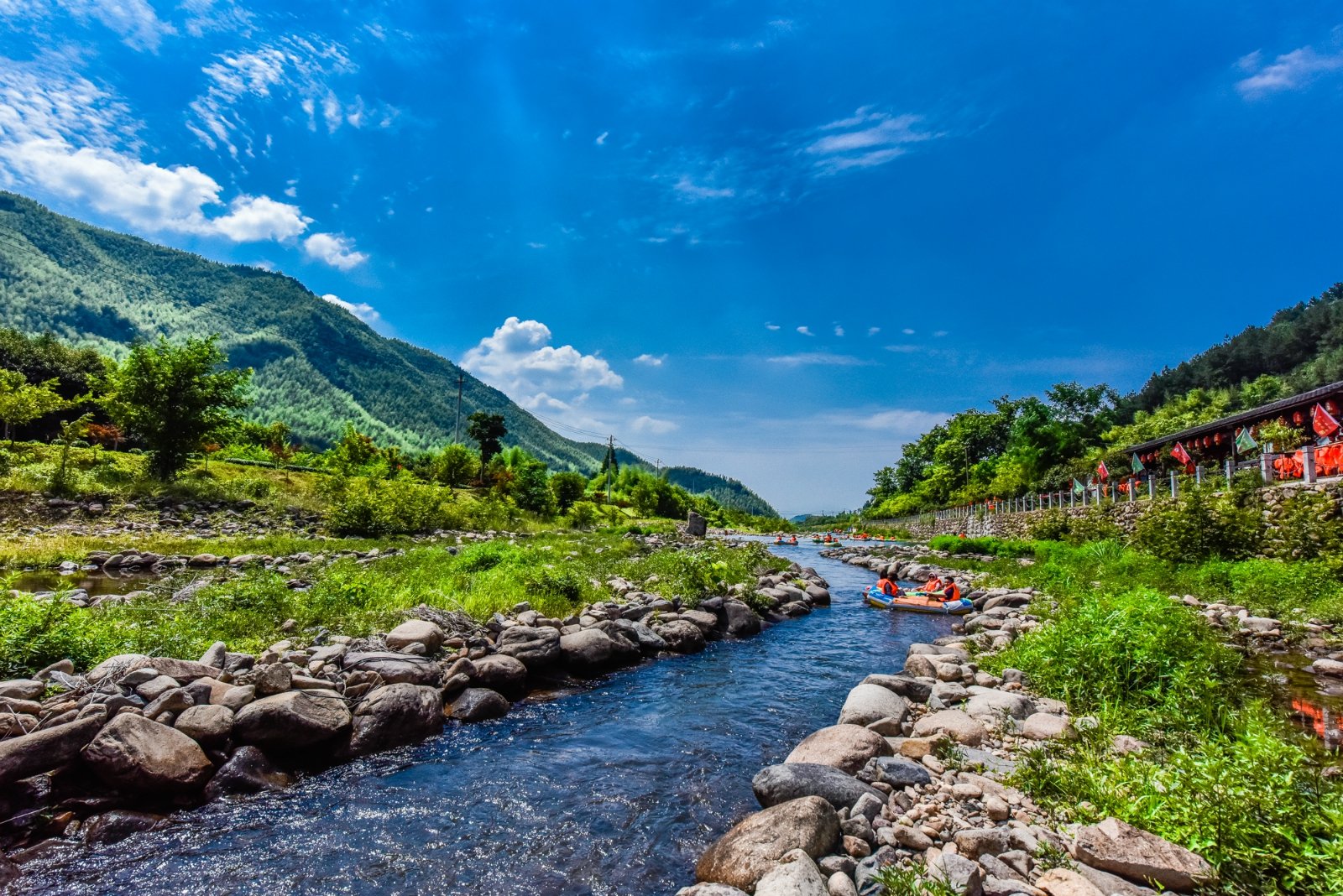 浙北大峡谷第一漂流因此而诞生了这是一处非常值得江浙沪皖地区在暑期