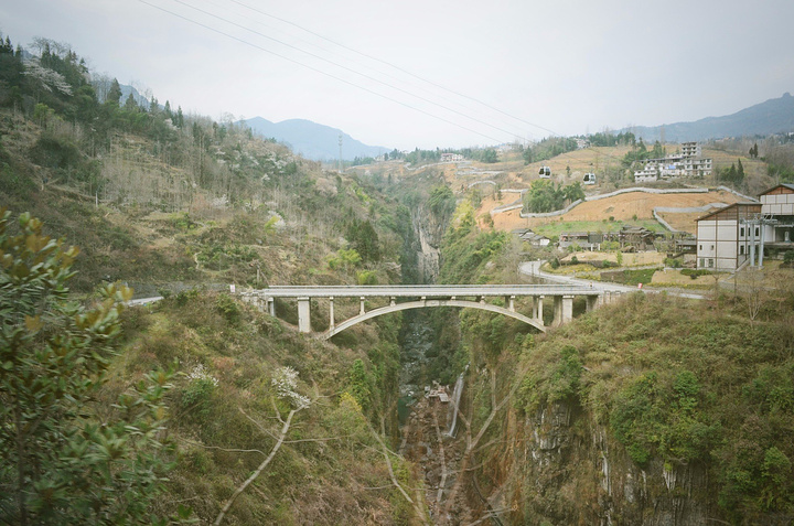 "不过比起整个大峡谷的风景而言，付出点艰辛还是很值得的，因为大峡谷的自然风貌和科学价值绝对是世界级的_云龙河地缝"的评论图片