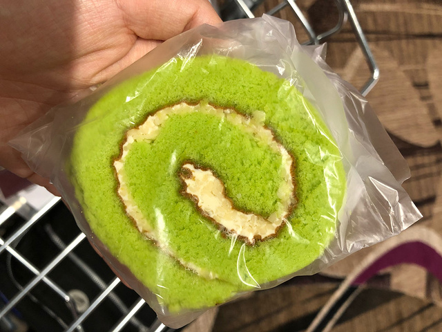 bengawan solo的斑斓绿蛋糕90,味道有点咸小朋友们在炫耀自己的财产