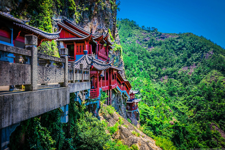 大慈岩江南第一悬空寺中