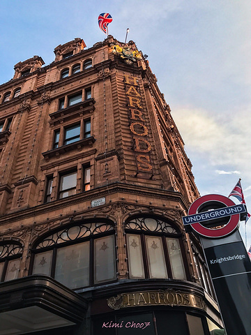 Harrods和Selfridge的退税流程非常简单,只需要