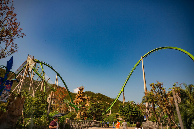 这里有全球最长的过山车飞跃雨林,让人体会在空中飞跃的快感.