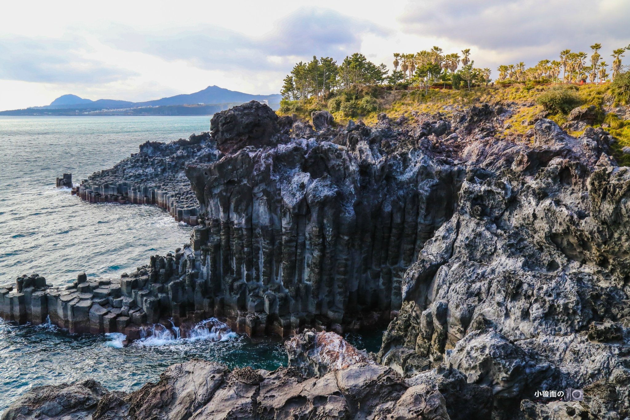 这一奇特的地貌是济州岛的自然保护对象适合远观心中不由得会赞叹大