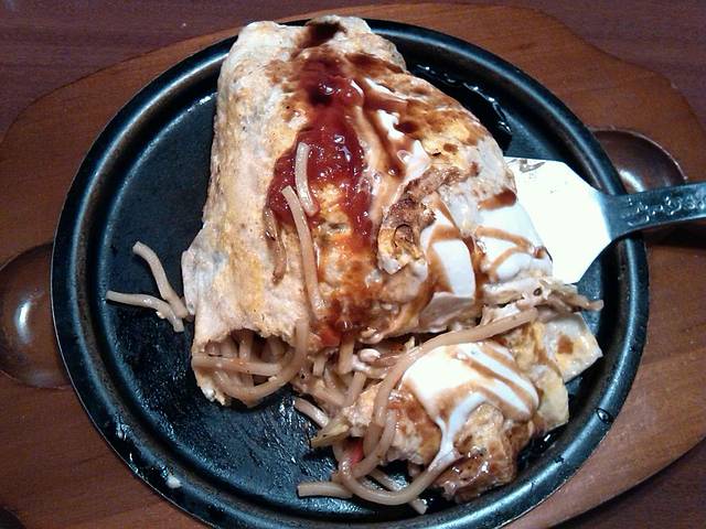 浪漫四月樱花现,动漫天堂秋叶原。