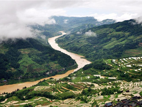 月亮山旅游景点图片