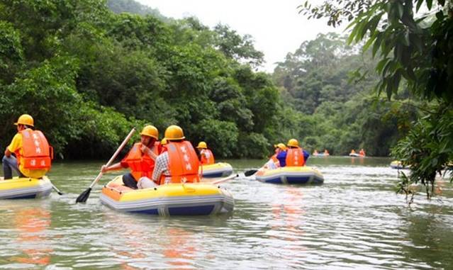 平果鸳鸯滩漂流景区
