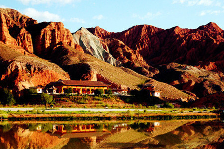 贵德国家地质公园阿什贡七彩峰丛景区