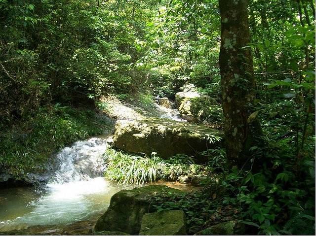 热水寨温泉漂流度假山庄