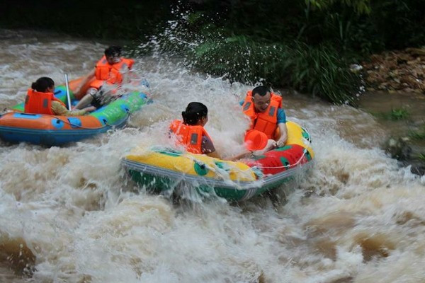 大余河洞漂流