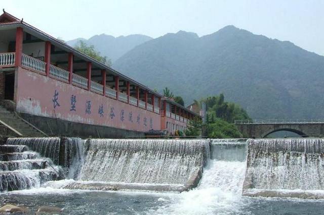 长墅源峡谷漂流