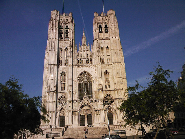 圣弥额尔圣古都勒主教座堂