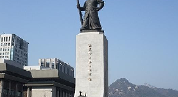 李舜臣将军雕像