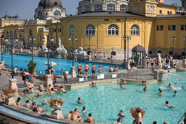 塞切尼温泉浴场