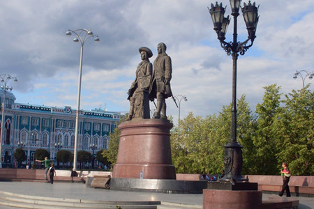 城市奠基人雕像