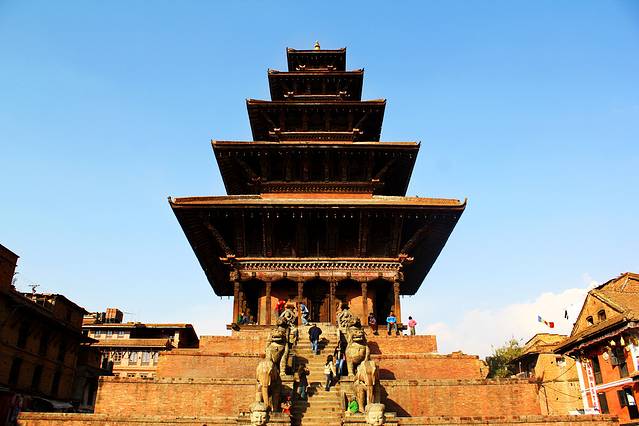 尼亚塔波拉神庙