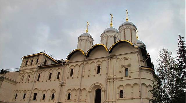 十二使徒教堂与主教宫