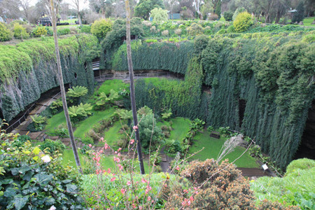 甘比尔山洞穴花园