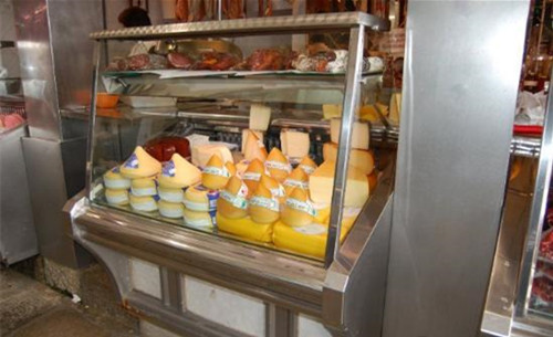 德孔波斯特拉古城中央购物区